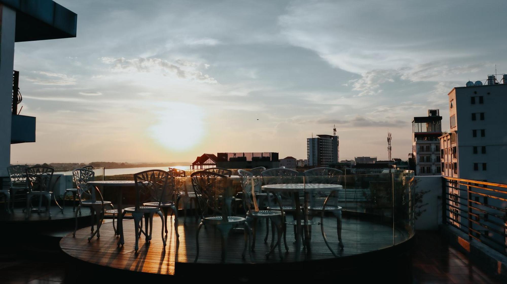 Riverside Hotel Вьентьян Экстерьер фото